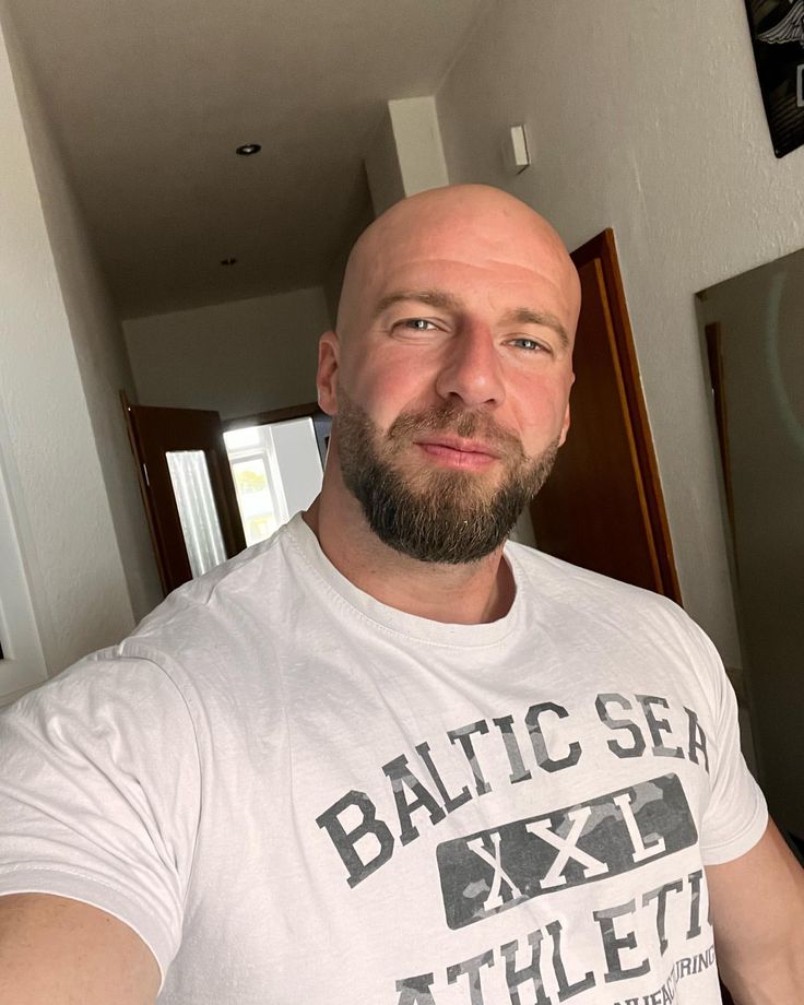 files/erik_en_erik__en_Instagram_photos_and_videos.jpg